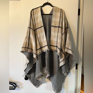 Banana Republic Poncho Scarf - Reversible - One Size